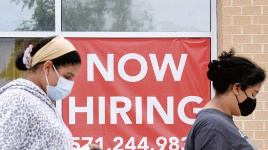 Preocupación en Reino Unido: récord de vacantes de empleo afecta la recuperación económica