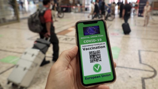 Antivacunas protestaron en el primer día del "pase verde" obligatorio para trabajadores