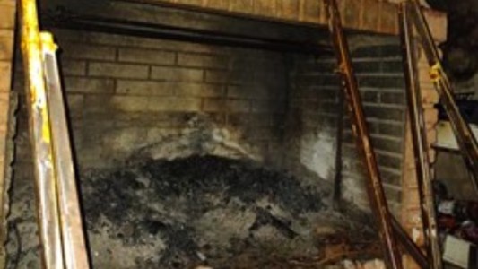 Se incendió el quincho de una casa por brasas mal apagadas de un asado