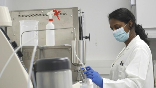 Sudáfrica avanza hacia la primera vacuna contra el covid de su continente