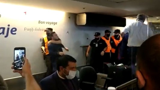 Incidentes en Aeroparque entre la policía y trabajadores despedidos de Latam