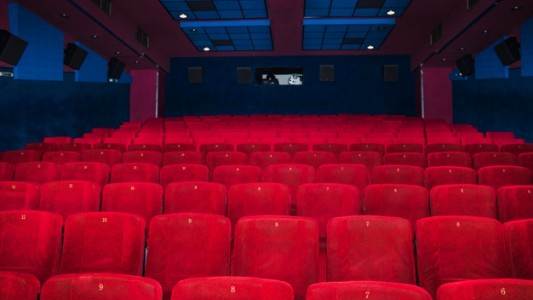 Abrió la inscripción del bono de $5.000 para cines y teatros: cómo obtenerlo