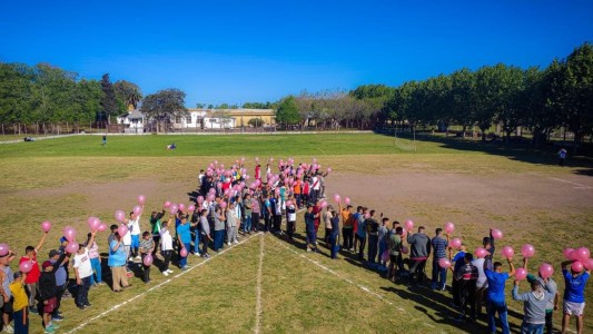 Día Mundial de Lucha contra el Cáncer de Mama: Internos y penitenciarios de una cárcel bonaerense se unieron en un lazo rosa humano