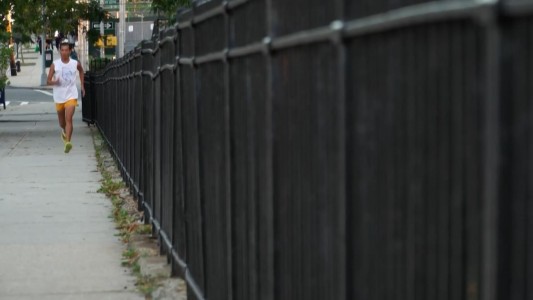 Insólita maratón: recorren 5 mil km en 42 días alrededor de un edificio