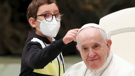 El papa sorprendido ante el pedido de un niño de 10 años en plena audiencia