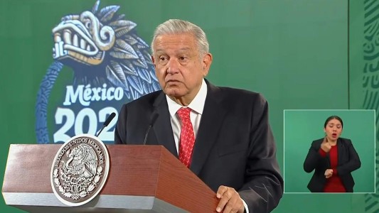 Presidente de México acusa a OMS de desidia en la aprobación de vacunas