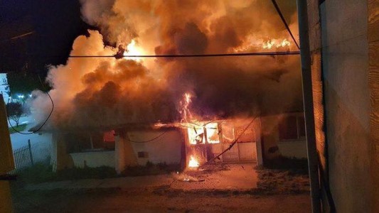 La gobernadora de Río Negro calificó de "terrorismo" el incendio en El Bolsón