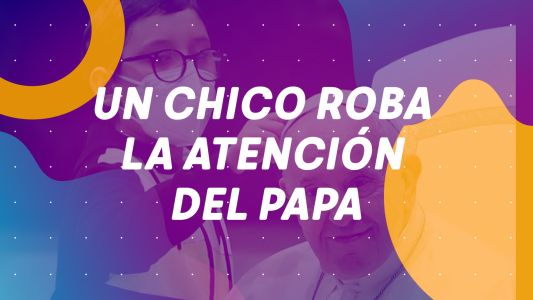 Un chico roba la atención del Papa, vacunas para los más chicos, covid en Rusia y ganó Boca #BuenFlash