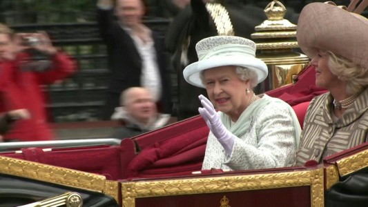 Internaron a la Reina Isabel II en un hospital