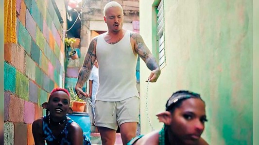 J Balvin pidió disculpas por el video de su canción "Perra"