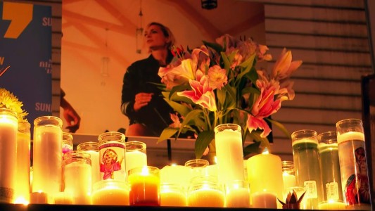 Vigilia de Hollywood en homenaje a víctima de disparos de Baldwin