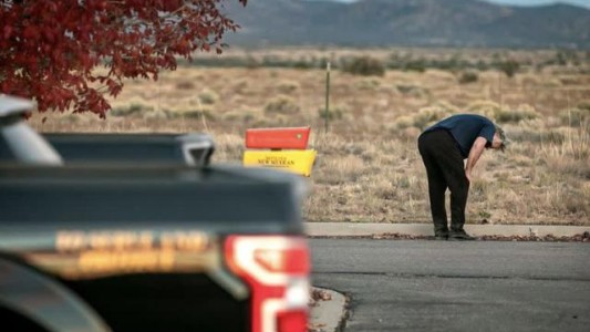 Alec Baldwin ensayaba un disparo hacia la cámara cuando hizo el tiro mortal: avanza la investigación