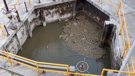 Daño ambiental y sanitario en la ciudad de Córdoba: millones de litros de efluentes cloacales pasan al río sin tratamiento