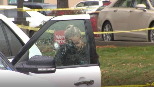 Dos muertos y cuatro heridos por un tiroteo en un centro comercial en Estados Unidos