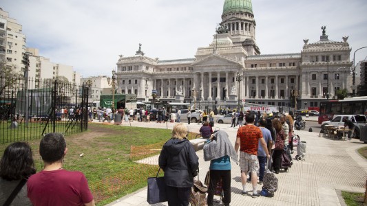 "Verdurazo": La UTT inició cuatro días de protestas y acampe frente al Congreso por "Ley de Acceso a la Tierra"