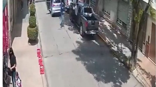 Dejaban a sus hijos en un jardín de infantes y fueron asaltados en la puerta