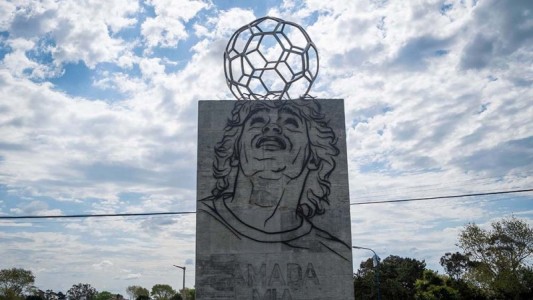 "El más grande al más grande": El monumento dedicado a Diego