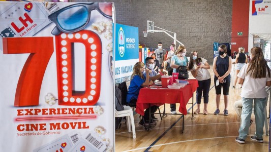 Ofrecen merienda y cine gratis para menores que se vacunen contra el coronavirus