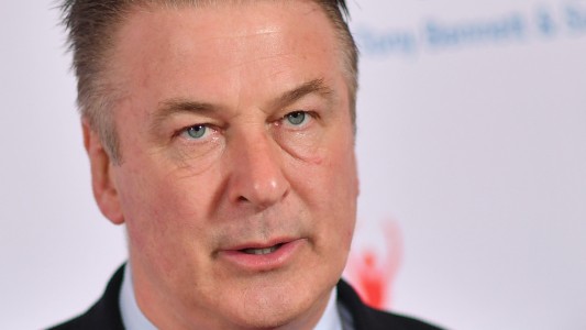 Tiro mortal: Cargos contra Alec Baldwin no han sido descartados