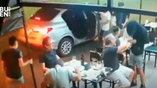 Video: Ataque piraña a los comensales de una pizzería de Ramos Mejía