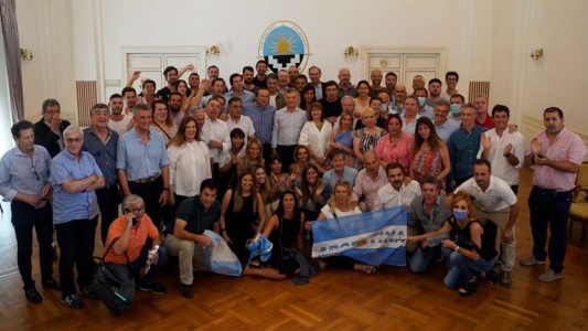 Macri en Dolores, acompañado por el ala dura del PRO