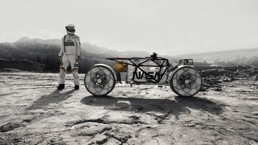 Video: presentaron en Alemania una moto eléctrica diseñada para el viaje a la Luna en 2024