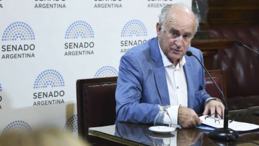 Parrilli reclamó al embajador de EEUU "no entrometerse en los asuntos internos" de otro país