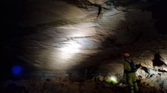 Al menos 15 bomberos quedaron atrapados bajo tierra por el desmoronamiento de una gruta en Brasil