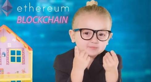 Quién es Lily Knight la niña de tres años que explica cómo funcionan las criptomonedas