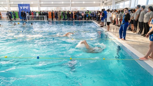 Polémica por natarorio que prohíbe a mujeres usar malla blanca: la explicación del Municipio