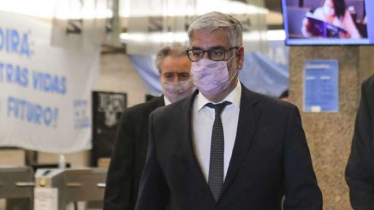 Feletti citó a los laboratorios por un posible congelamiento de precios de los medicamentos