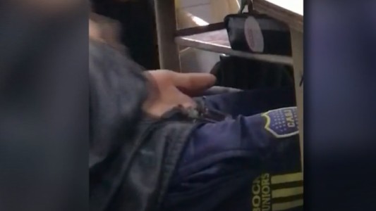 La Plata: alumno de 17 años llevó un arma a la escuela y la cargó en el aula