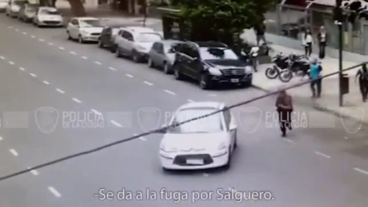 Video: robó tres botellas de vino de un supermercado y escapó en auto a toda velocidad