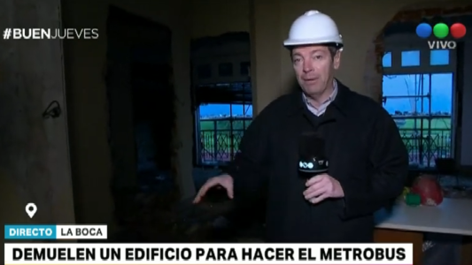 Demuelen un edificio para hacer el Metrobus