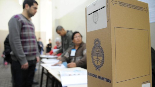 Se desarrollan las elecciones generales legislativas en todo el país