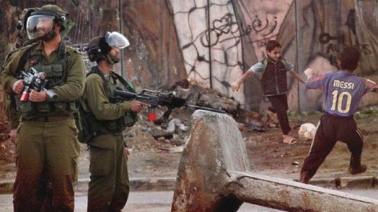 Tras conocer una triste historia, una organización argentina enviará 100 pelotas a Palestina para que niños puedan jugar al fútbol