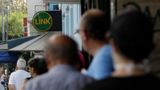 Desde hoy los bancos vuelven a atender al público sin turno