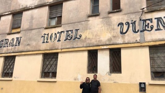 Turistas creen que posaron cerca de un "fantasma" en Córdoba