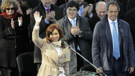 Cristina: "No se gobierna con globitos y chamuyo"