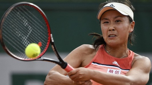 La tenista china Peng Shuai dio señales de vida en una videollamada con el titular del COI