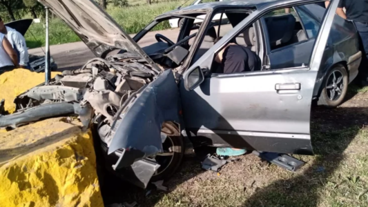 Mar del Plata: dejó manejar a su hija de 9 años, chocó contra las piedras y se rompió el fémur