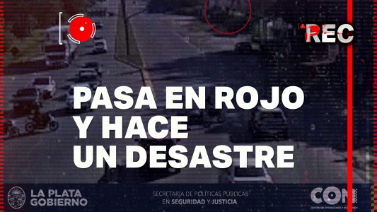 Pasa en rojo y hace un desastre - #REC