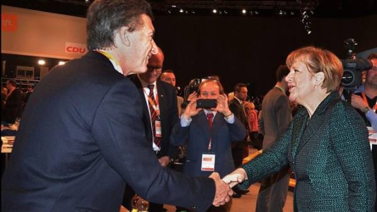 Merkel felicitó a Macri y lo invitó a Alemania