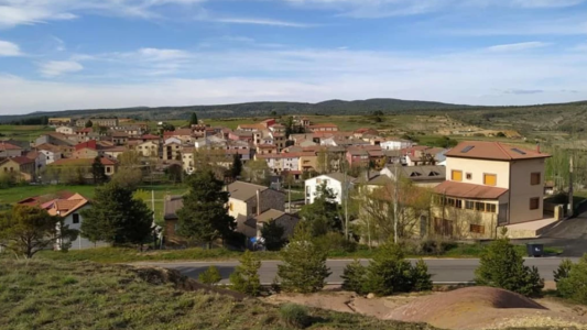 Un pequeño pueblo de España ofrece trabajo y casa gratis: cómo postularse y cuáles son los requisitos