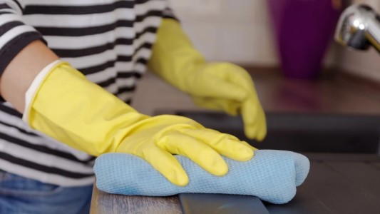 Aumento: cómo queda la escala de sueldos del personal domestico desde diciembre