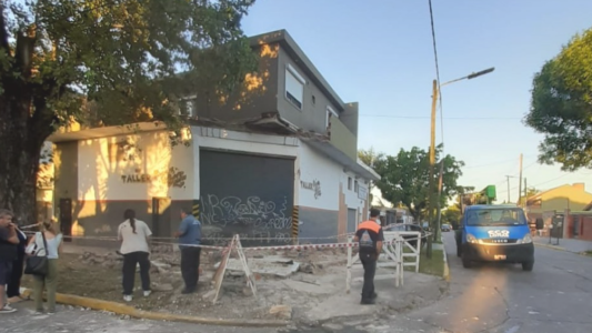 Se derrumbó un balcón en Lomas de Zamora a escasos metros de una escuela: no hubo víctimas