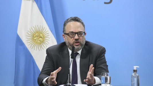 Kulfas: “La gente que viaja al exterior no es pobre”