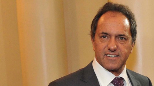 Scioli despidió a sus funcionarios y aseguró: "Vamos a volver"