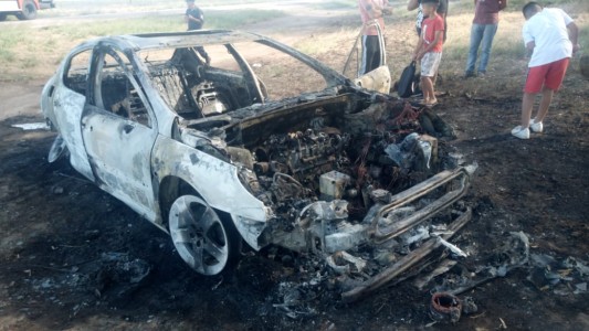 Susto para un automovilista: se le incendió el auto mientras circulaba por la ruta 3