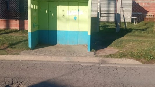 Detuvieron al acusado de exhibir sus genitales y manosear a un mujer en la parada de colectivos